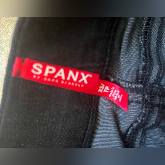 NWT Spanx Distressed Ankle Skinny Jeans, Vintage Black XS - Picture 9 of 10